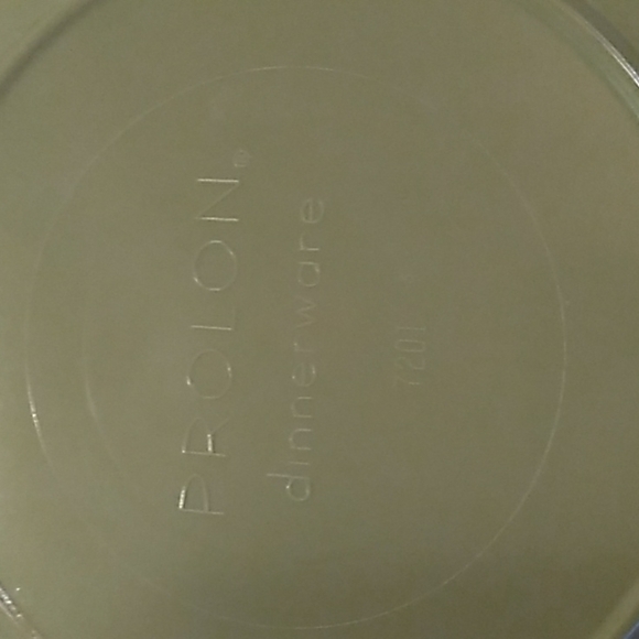 13 vintage 1970s Prolon Melmac saucers avocado 🥑 - Picture 1 of 3
